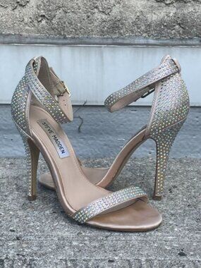 Steve Madden Realov-R Champagne Rhinestone Sandals Size 5.5M